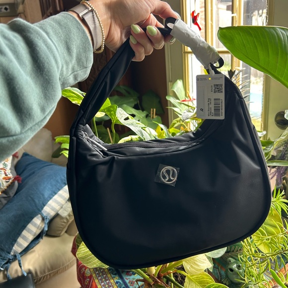 BNWT Mini Nylon Shoulder Bag Lululemon Black - Picture 2 of 7